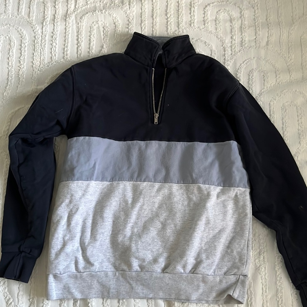 BRANDY MELVILLE SWEATSHIRT